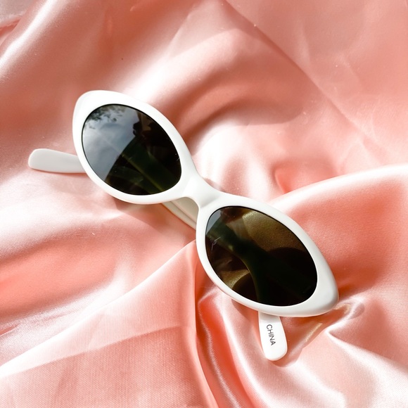 Vintage Accessories - ☁️ Vintage 90’s Clueless Sunnies ☁️